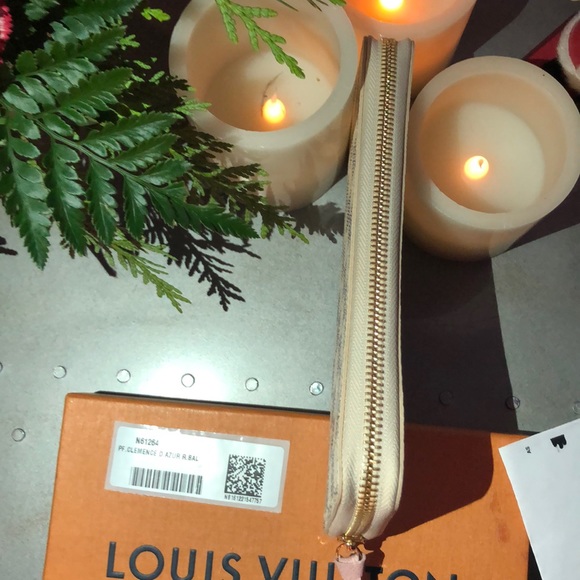 L.V.  Damier  Azur Wallet! - Picture 6 of 6